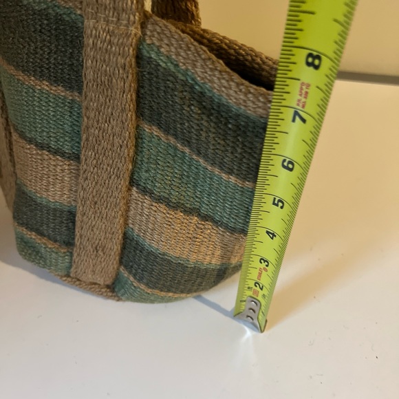 Small Woven BOHO Basket Jute Bucket Bag/ Tote - Picture 10 of 11